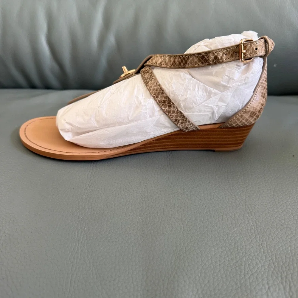 Coach Ingrid Natural Snakeskin Print Leather Wedge Thong Sandals 7.5M Q7144 New